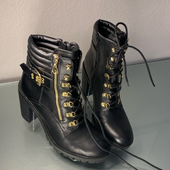 GBG GUESS Womens Black Combat Gold Tone Jaylee Round Toe Block Heel Booties - Picture 3 of 6